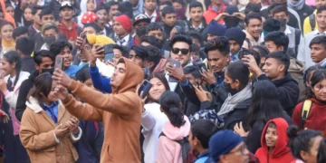 दर्शक भेट्न पुष्प खड्का हलमा, दर्शकको रोजाइमा चलचित्र “तिम्रो मेरो साथ्”