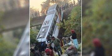 सुर्खेत बस दुर्घटना अपडेट : ३५ घाइतेलाई कोहलपुर अस्पताल पठाइयो, ६ गम्भीर